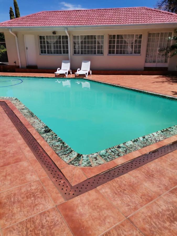 Pentagon Guesthouse Bloemfontein Bagian luar foto