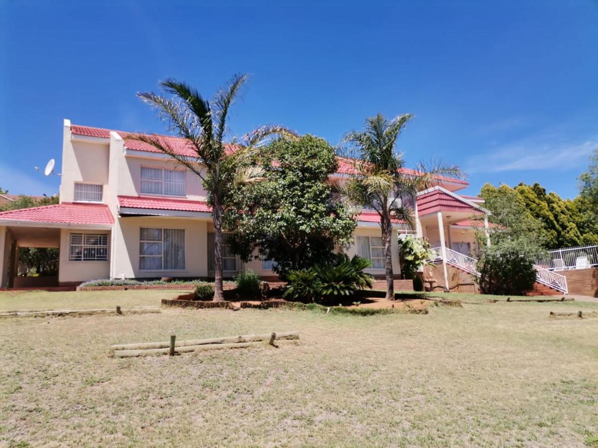Pentagon Guesthouse Bloemfontein Bagian luar foto