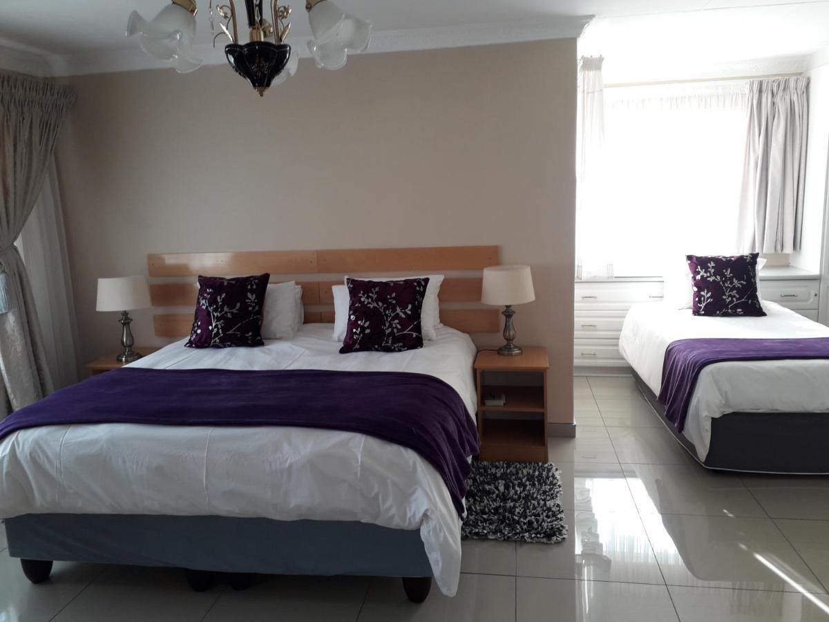 Pentagon Guesthouse Bloemfontein Bagian luar foto