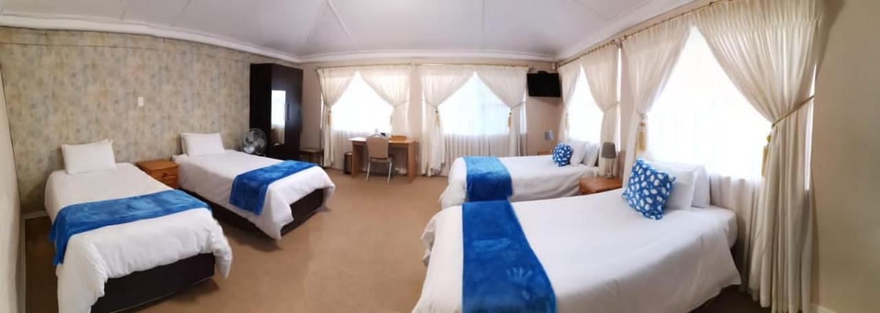 Pentagon Guesthouse Bloemfontein Bagian luar foto