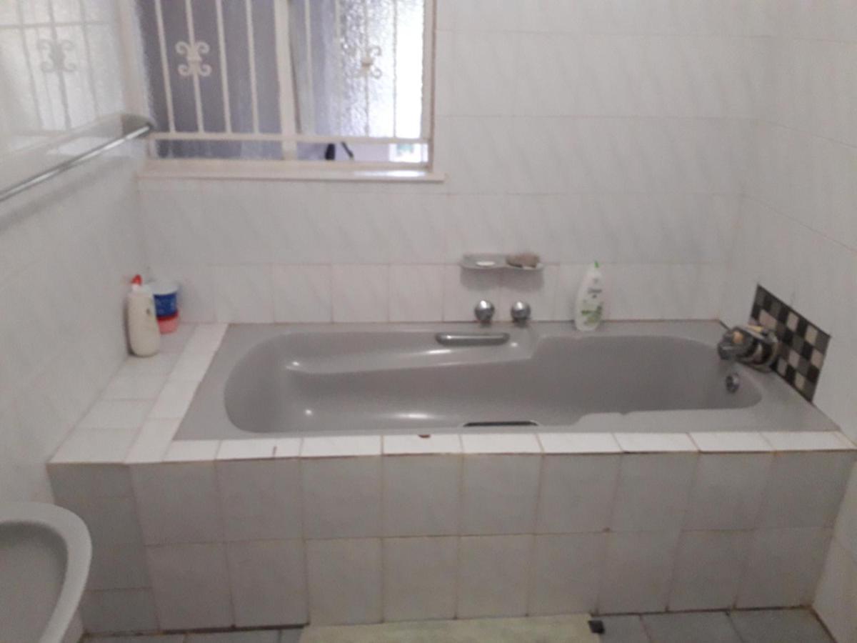 Pentagon Guesthouse Bloemfontein Bagian luar foto