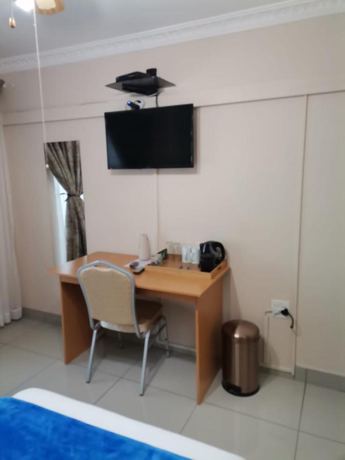 Pentagon Guesthouse Bloemfontein Bagian luar foto