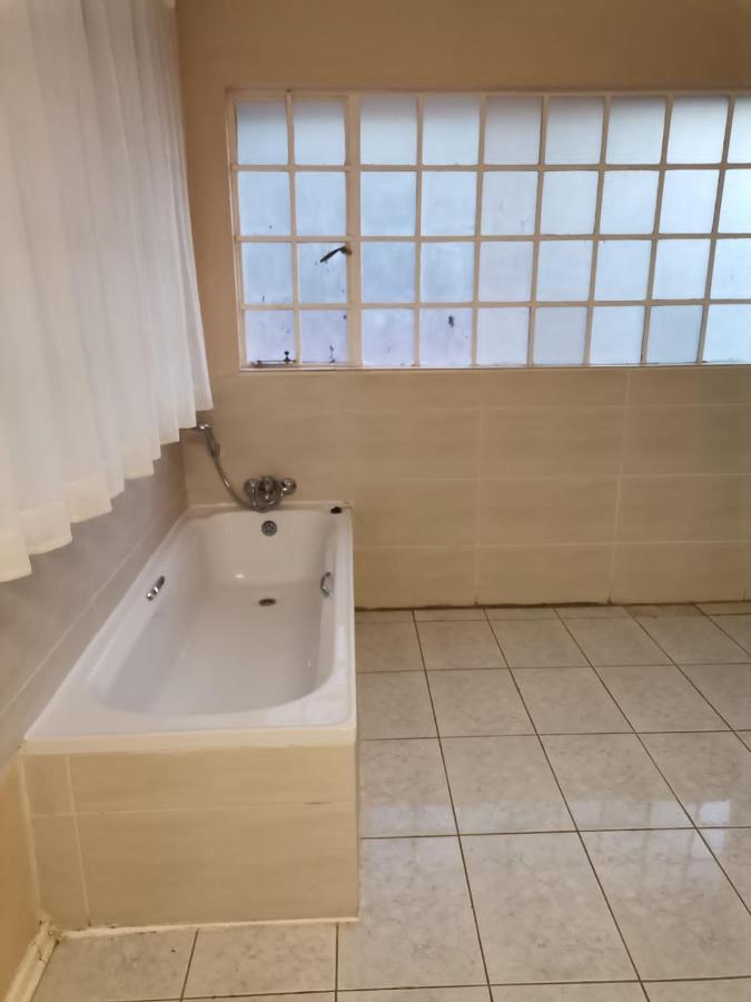 Pentagon Guesthouse Bloemfontein Bagian luar foto