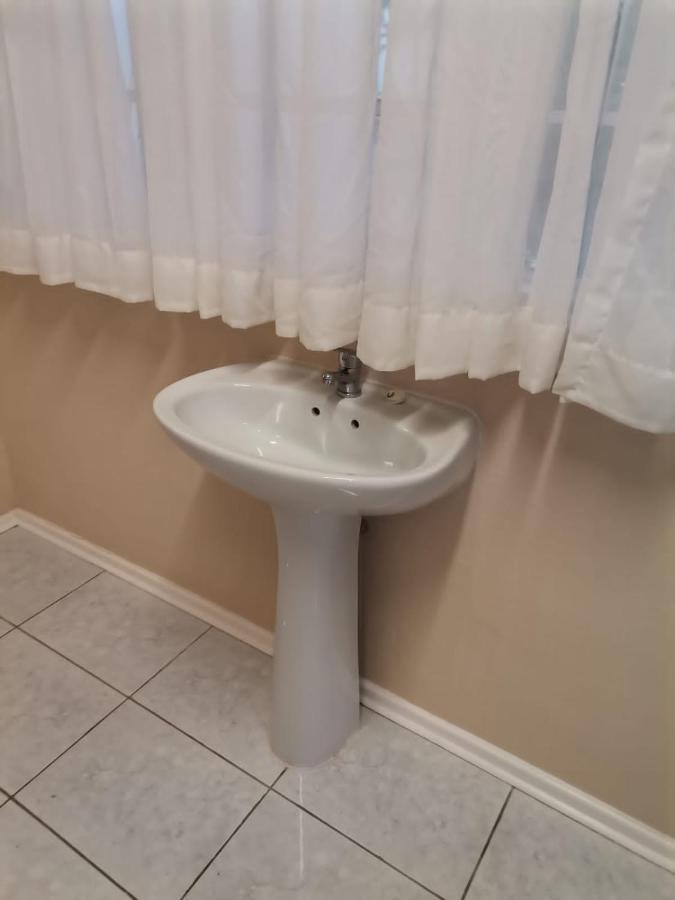 Pentagon Guesthouse Bloemfontein Bagian luar foto