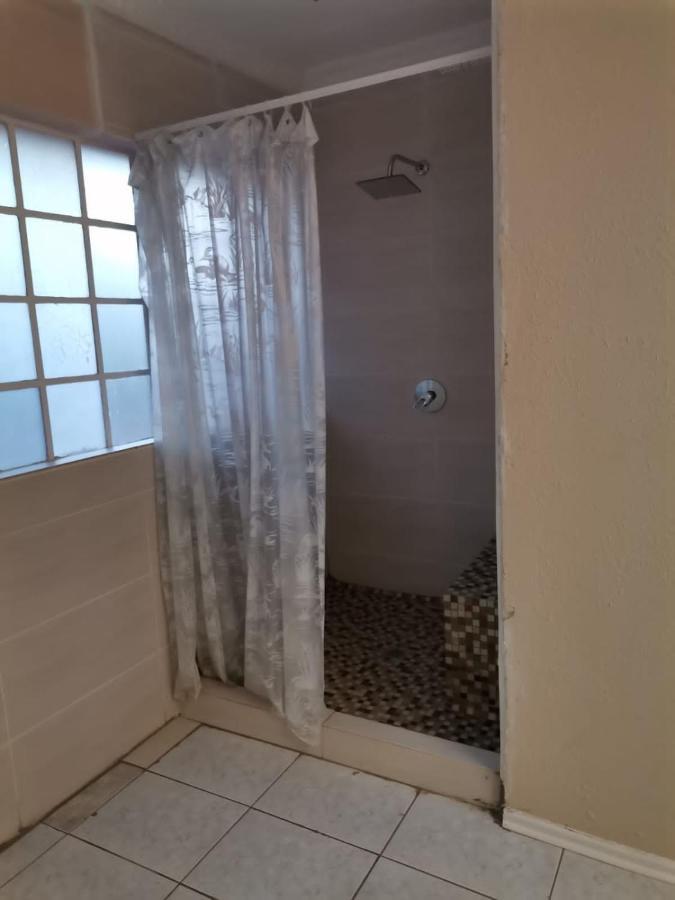 Pentagon Guesthouse Bloemfontein Bagian luar foto