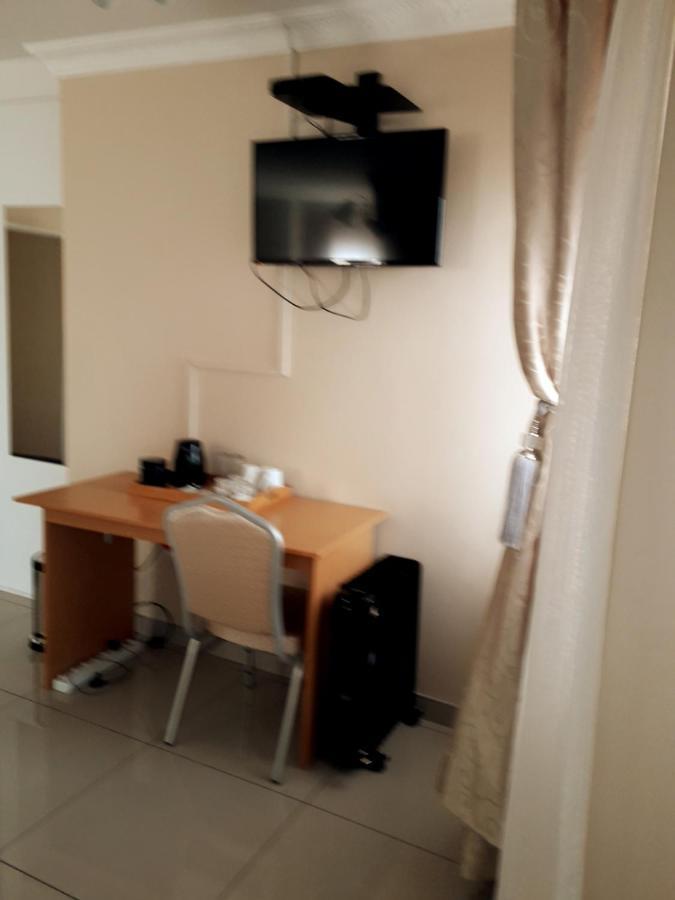 Pentagon Guesthouse Bloemfontein Bagian luar foto