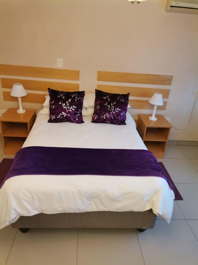 Pentagon Guesthouse Bloemfontein Bagian luar foto