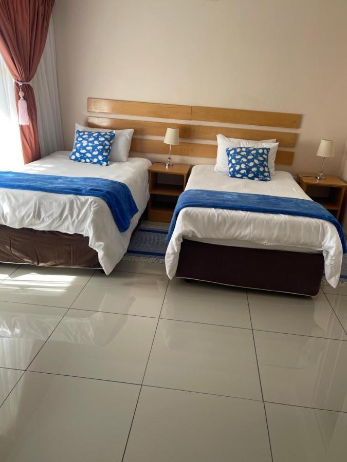 Pentagon Guesthouse Bloemfontein Bagian luar foto