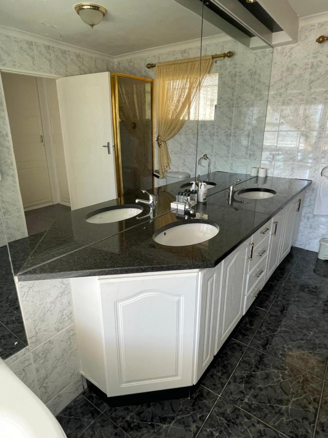 Pentagon Guesthouse Bloemfontein Bagian luar foto