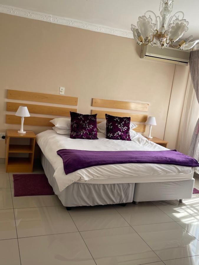 Pentagon Guesthouse Bloemfontein Bagian luar foto