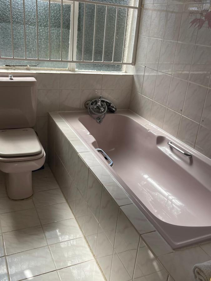 Pentagon Guesthouse Bloemfontein Bagian luar foto