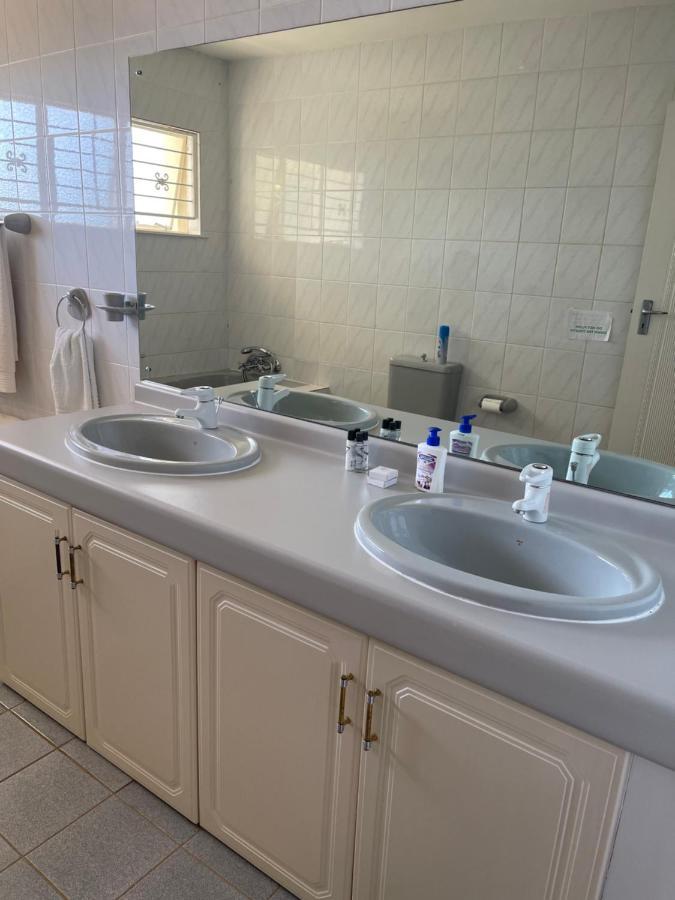 Pentagon Guesthouse Bloemfontein Bagian luar foto
