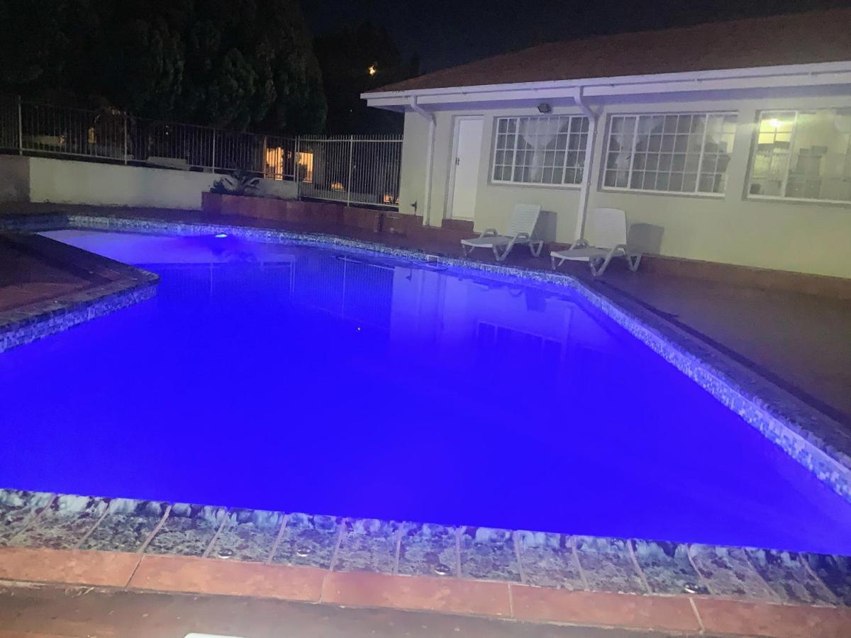 Pentagon Guesthouse Bloemfontein Bagian luar foto