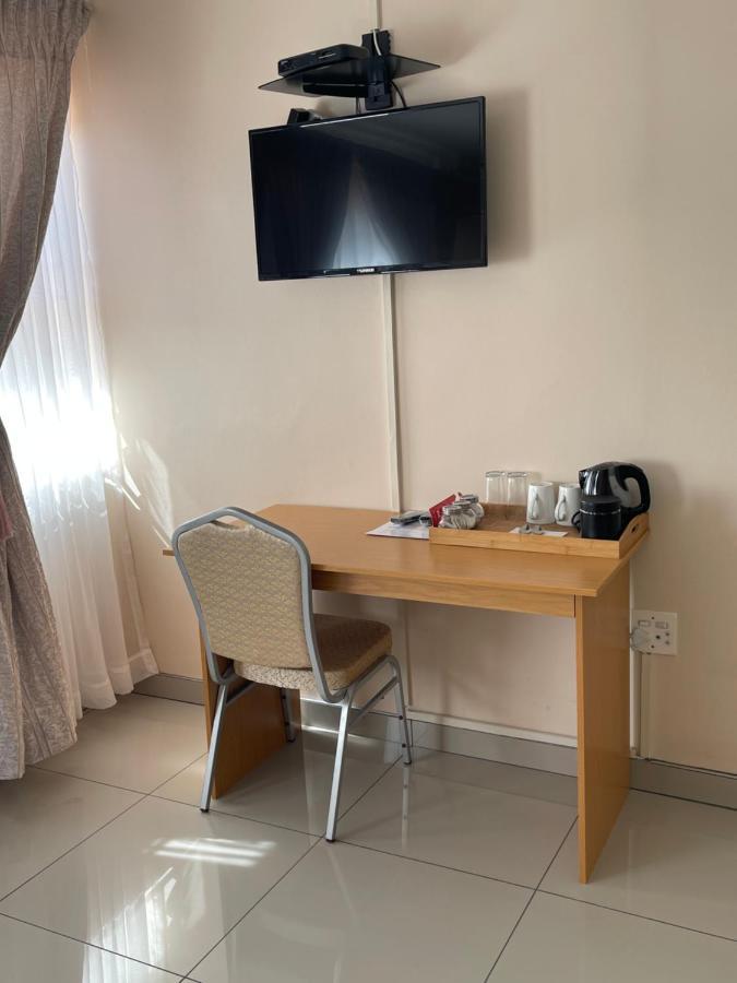 Pentagon Guesthouse Bloemfontein Bagian luar foto