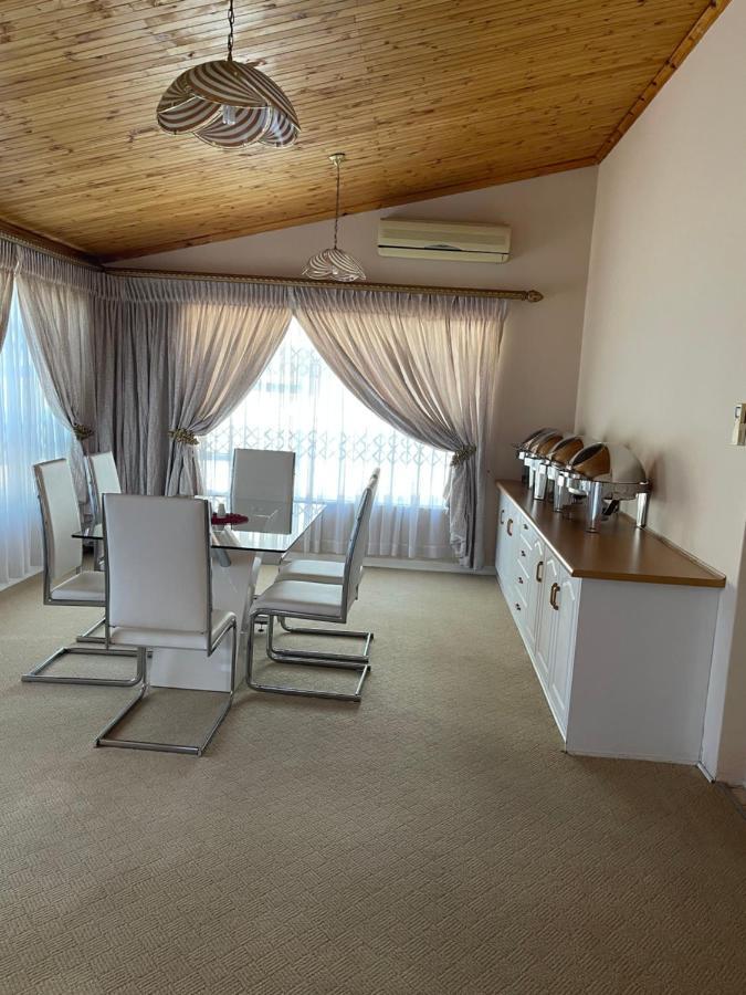 Pentagon Guesthouse Bloemfontein Bagian luar foto
