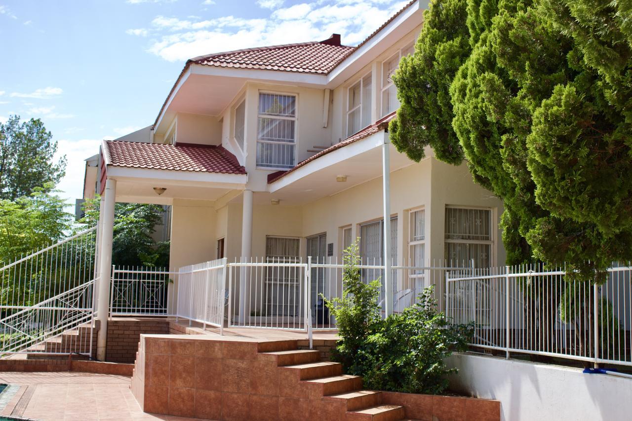 Pentagon Guesthouse Bloemfontein Bagian luar foto