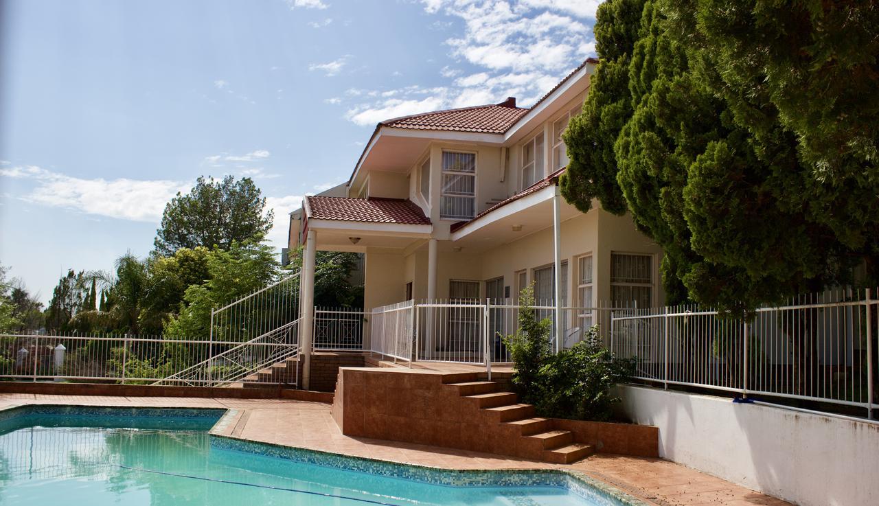 Pentagon Guesthouse Bloemfontein Bagian luar foto
