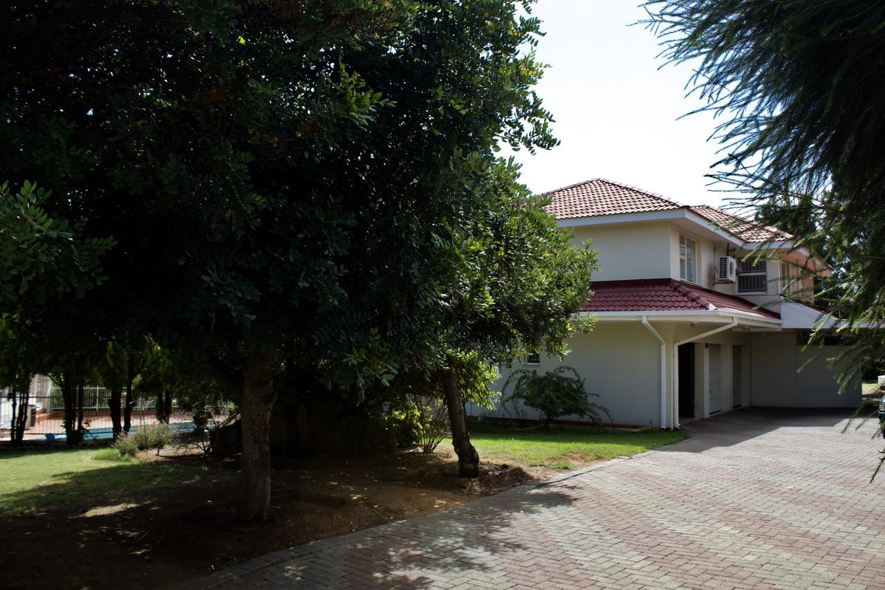 Pentagon Guesthouse Bloemfontein Bagian luar foto