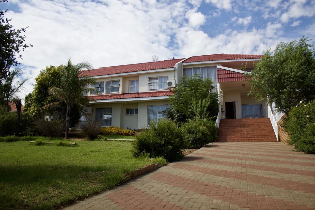 Pentagon Guesthouse Bloemfontein Bagian luar foto