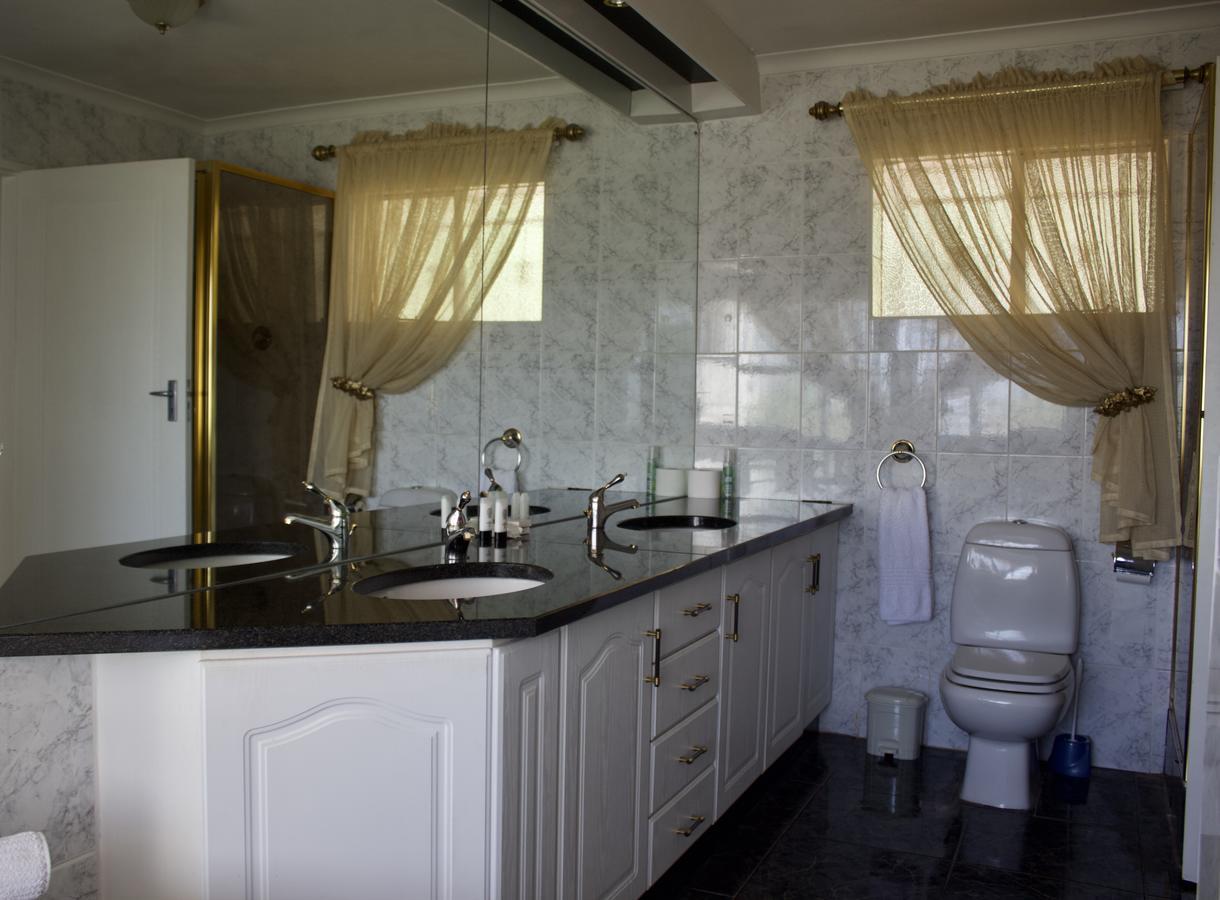 Pentagon Guesthouse Bloemfontein Bagian luar foto