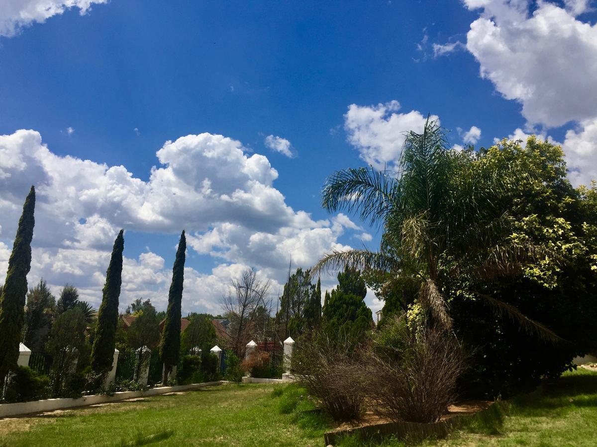 Pentagon Guesthouse Bloemfontein Bagian luar foto