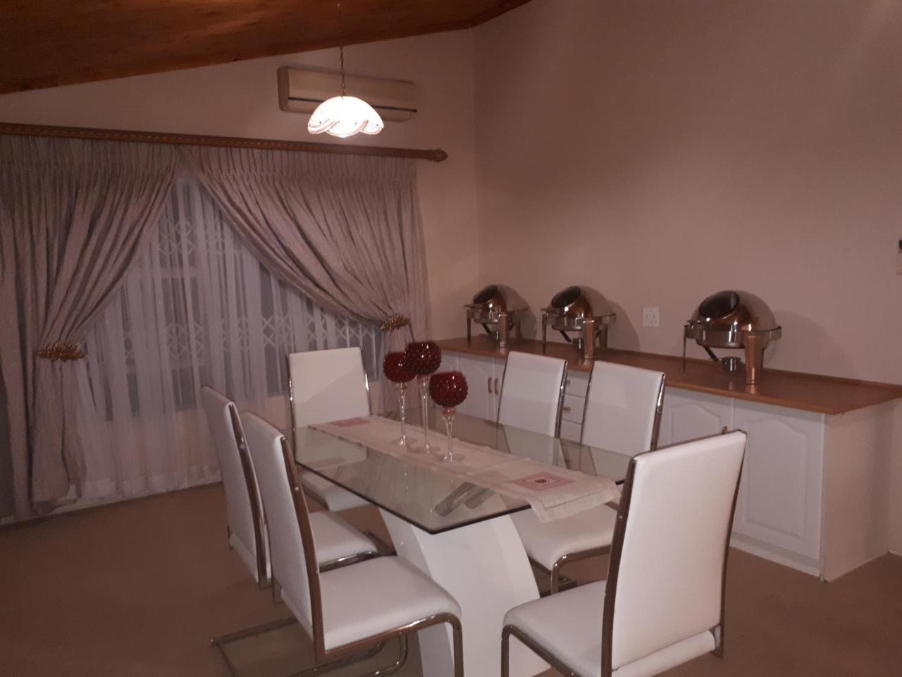 Pentagon Guesthouse Bloemfontein Bagian luar foto